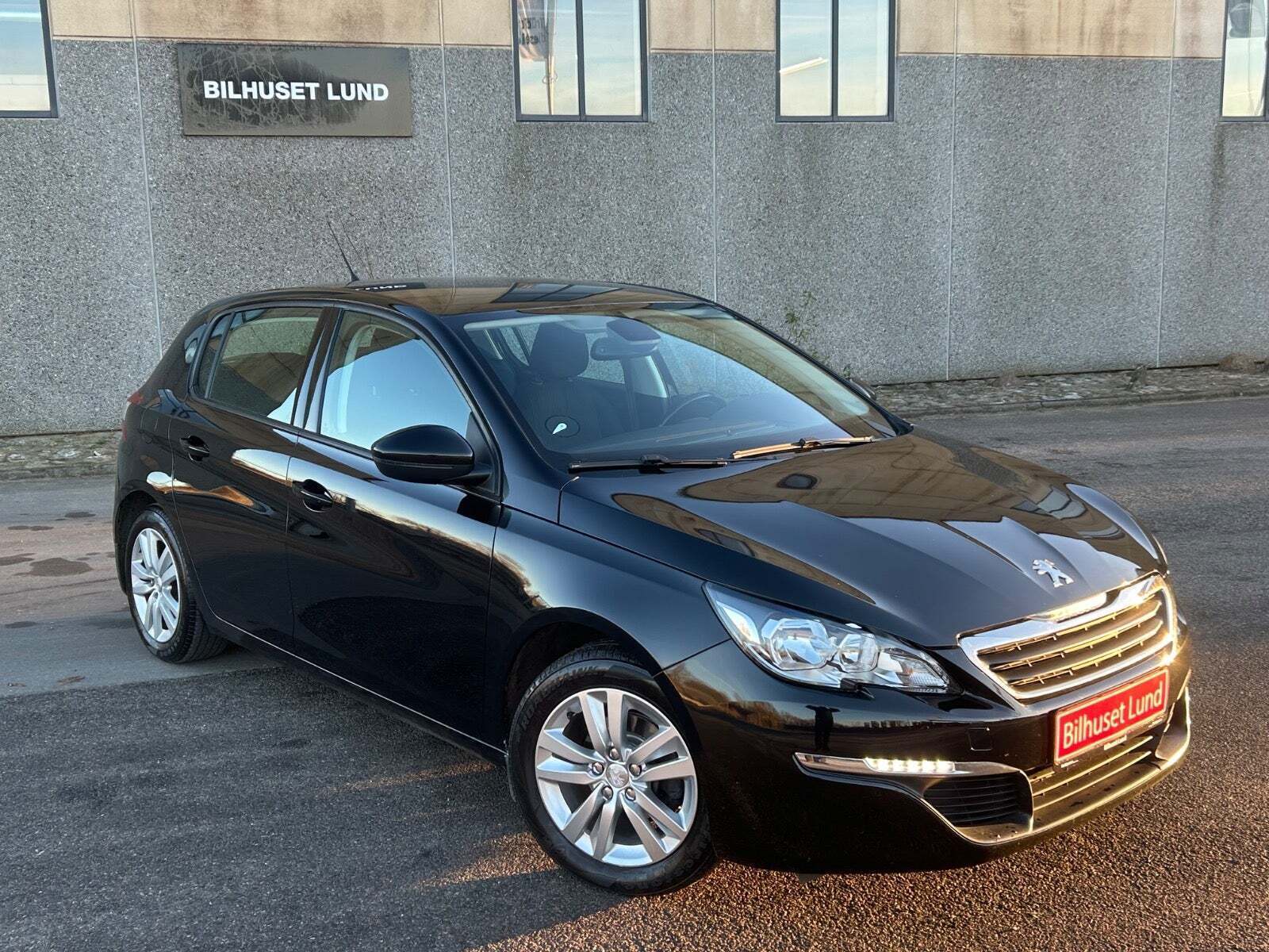 Sort Peugeot 308 fra 2016