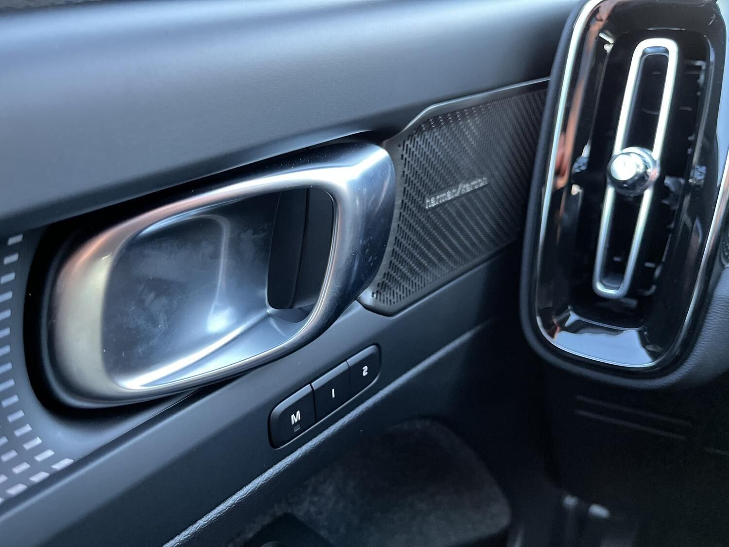 Hvid Volvo EX40 fra 2026