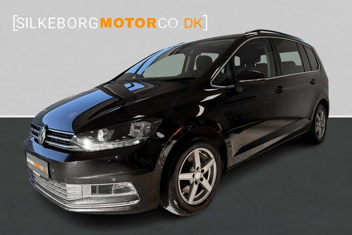 Sort VW Touran fra 2018 set udefra