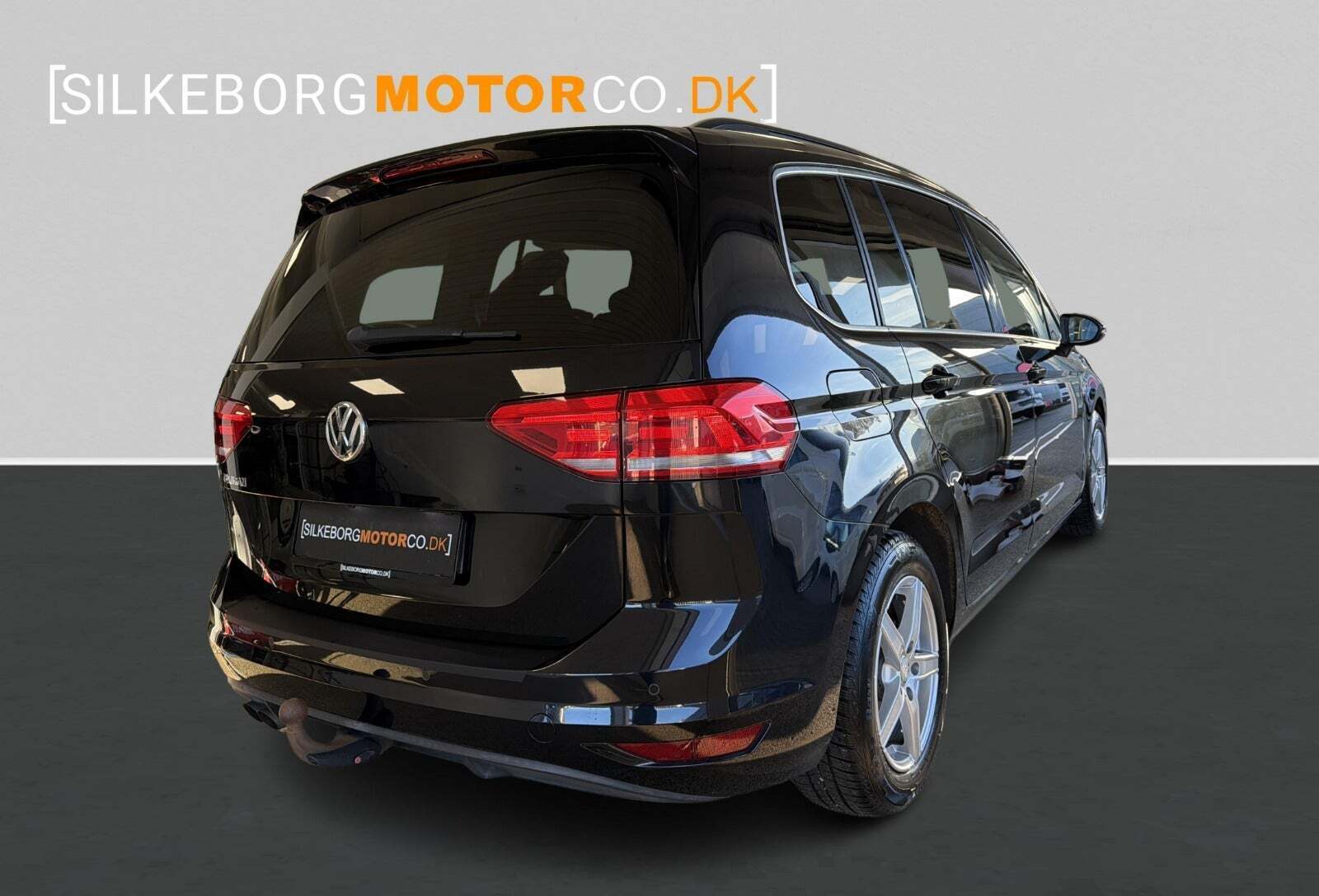 Sort VW Touran fra 2018