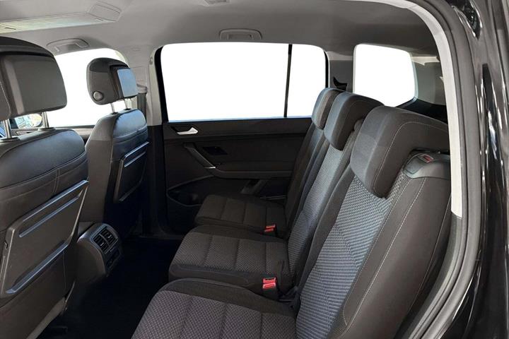 Sort VW Touran fra 2018