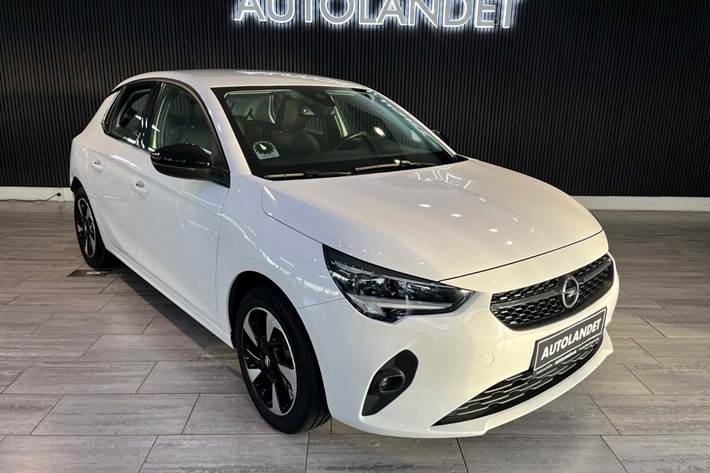 Hvid Opel Corsa-e fra 2022 set udefra