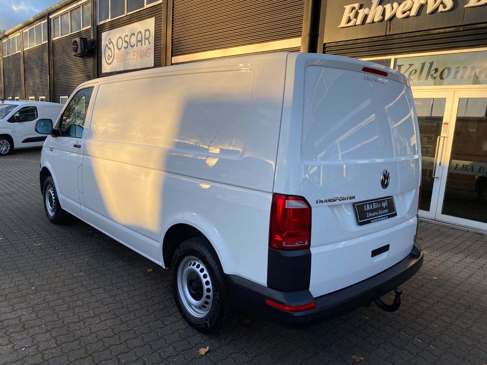 VW Transporter 2,0 TDi 110 Kassevogn lang