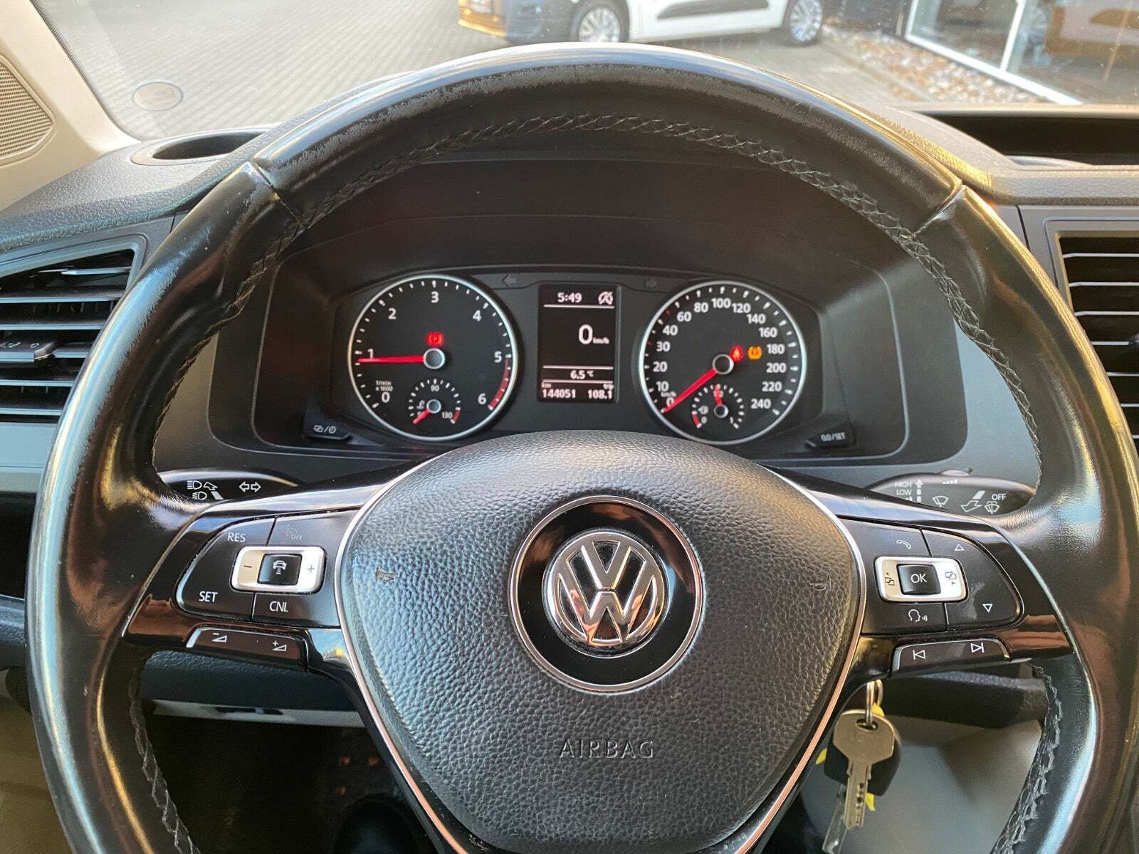 VW Transporter 2,0 TDi 110 Kassevogn lang