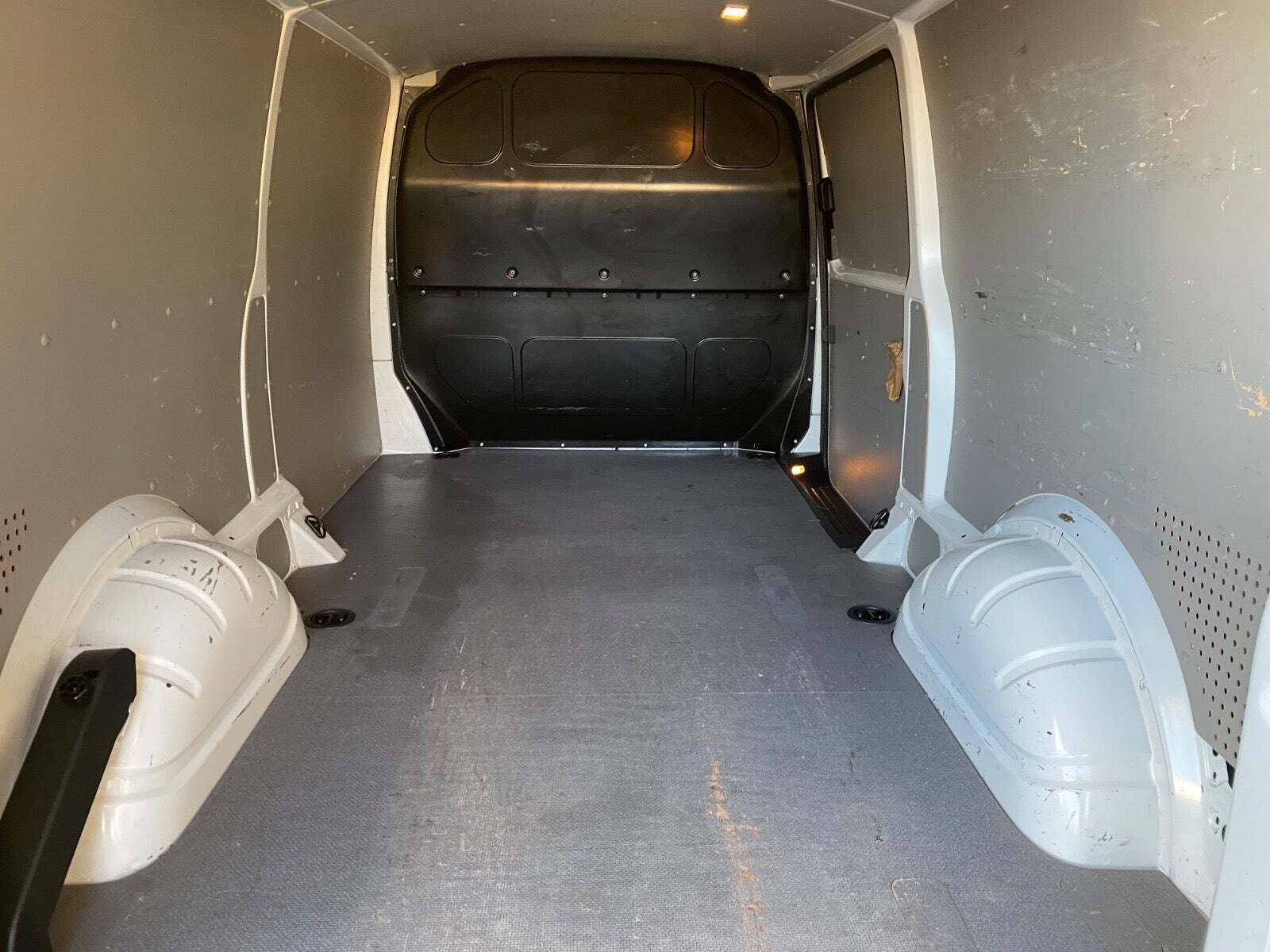 Hvid VW Transporter fra 2020