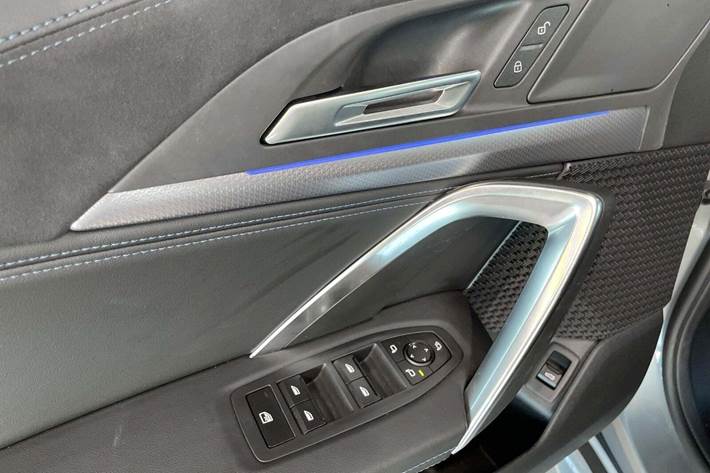 Grå BMW iX2 fra 2025