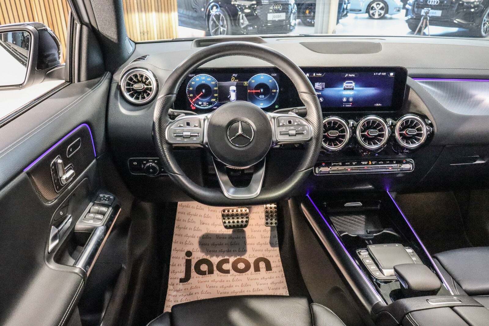 Hvid Mercedes EQA350 fra 2022