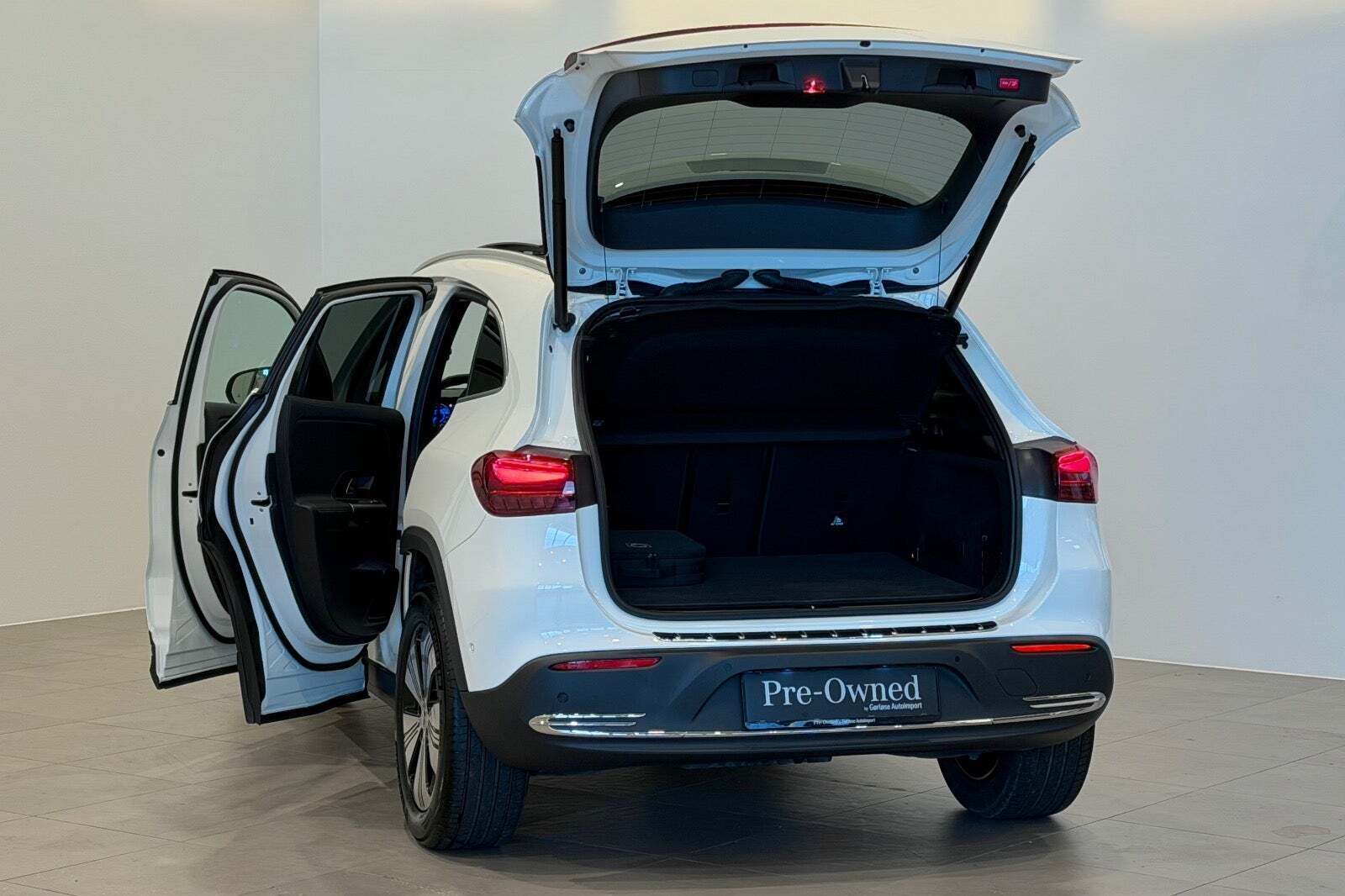Hvid Mercedes EQA300 fra 2025