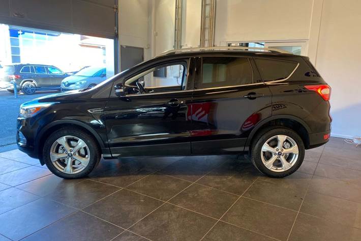 Sort Ford Kuga fra 2017