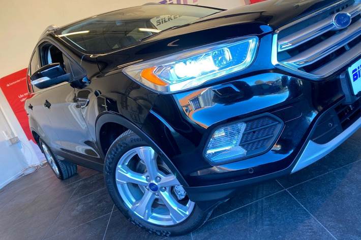 Sort Ford Kuga fra 2017