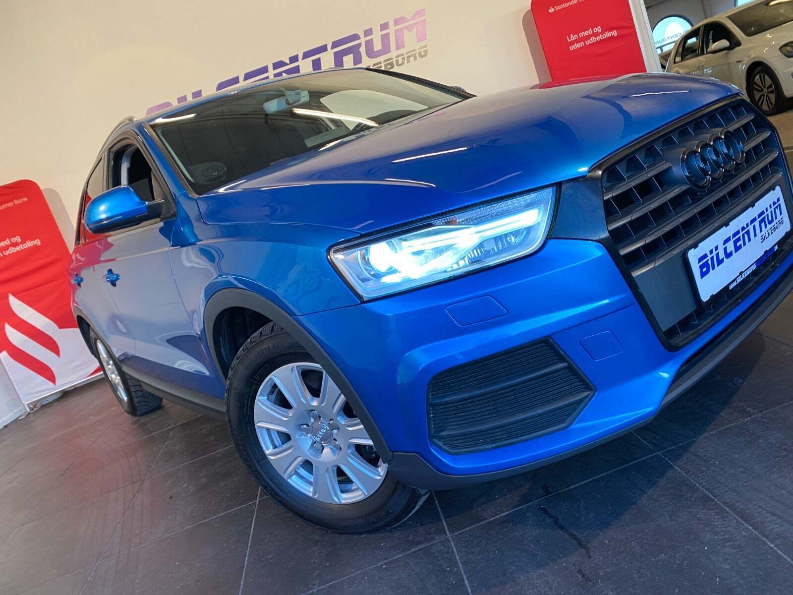 Blå Audi Q3 fra 2016