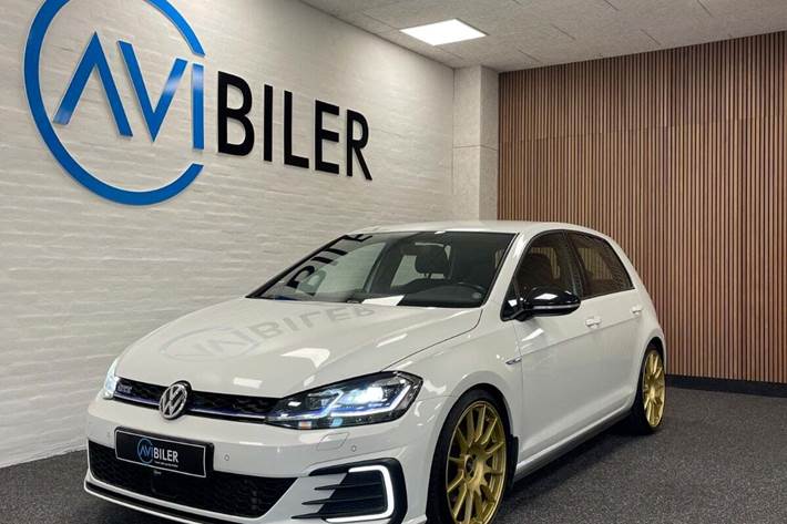 Hvid VW Golf VII fra 2020