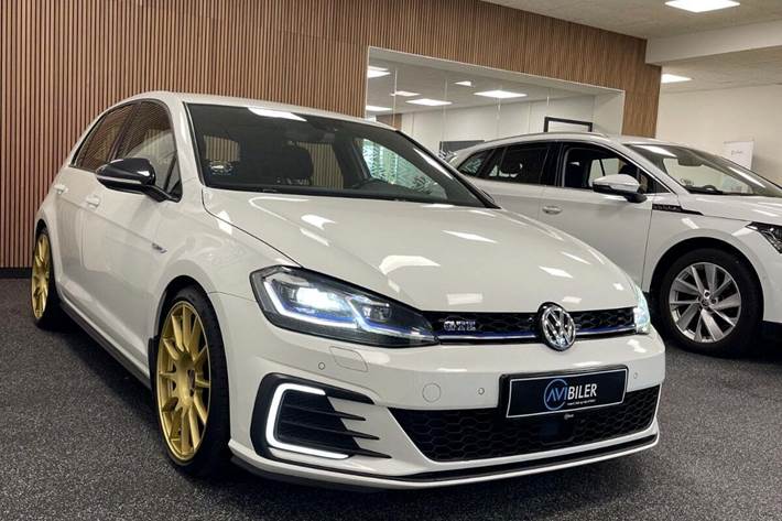 Hvid VW Golf VII fra 2020