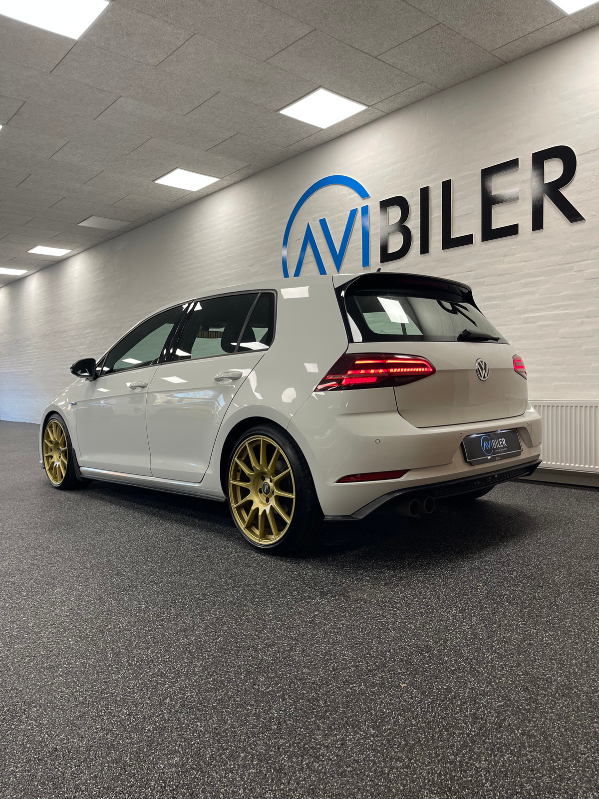Hvid VW Golf VII fra 2020