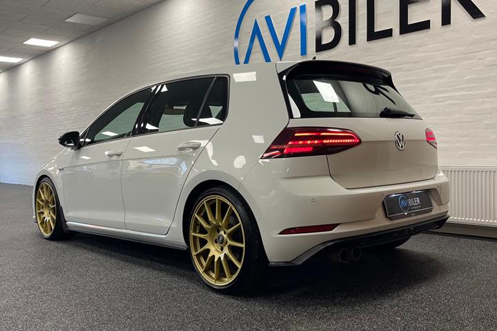 Hvid VW Golf VII fra 2020