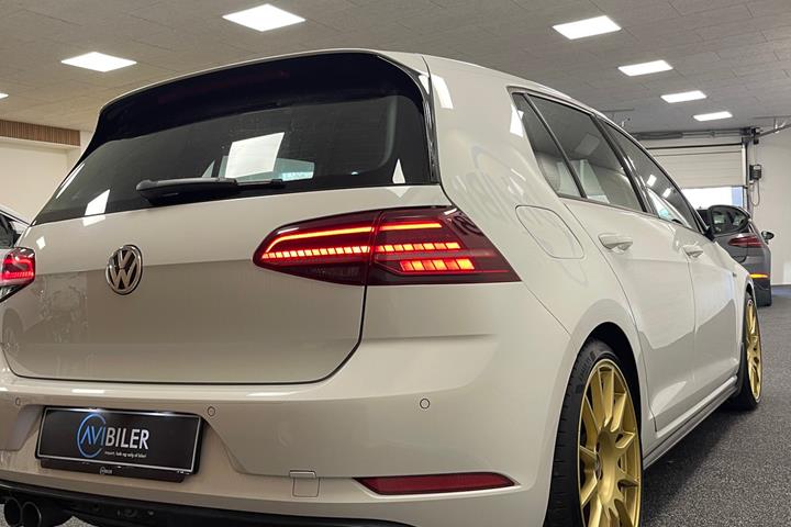 Hvid VW Golf VII fra 2020