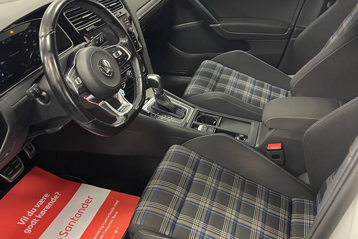 Hvid VW Golf VII fra 2020