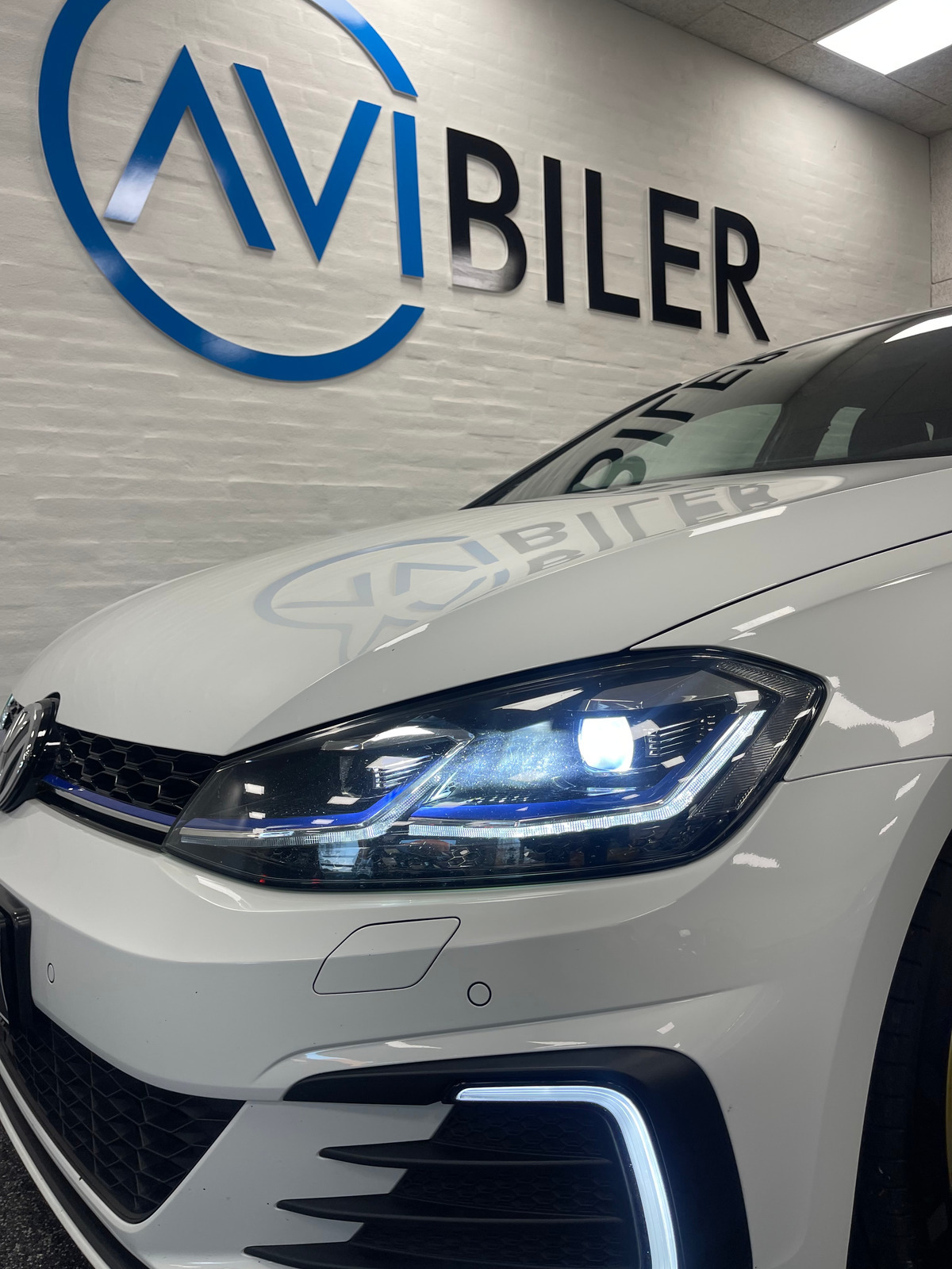 Hvid VW Golf VII fra 2020