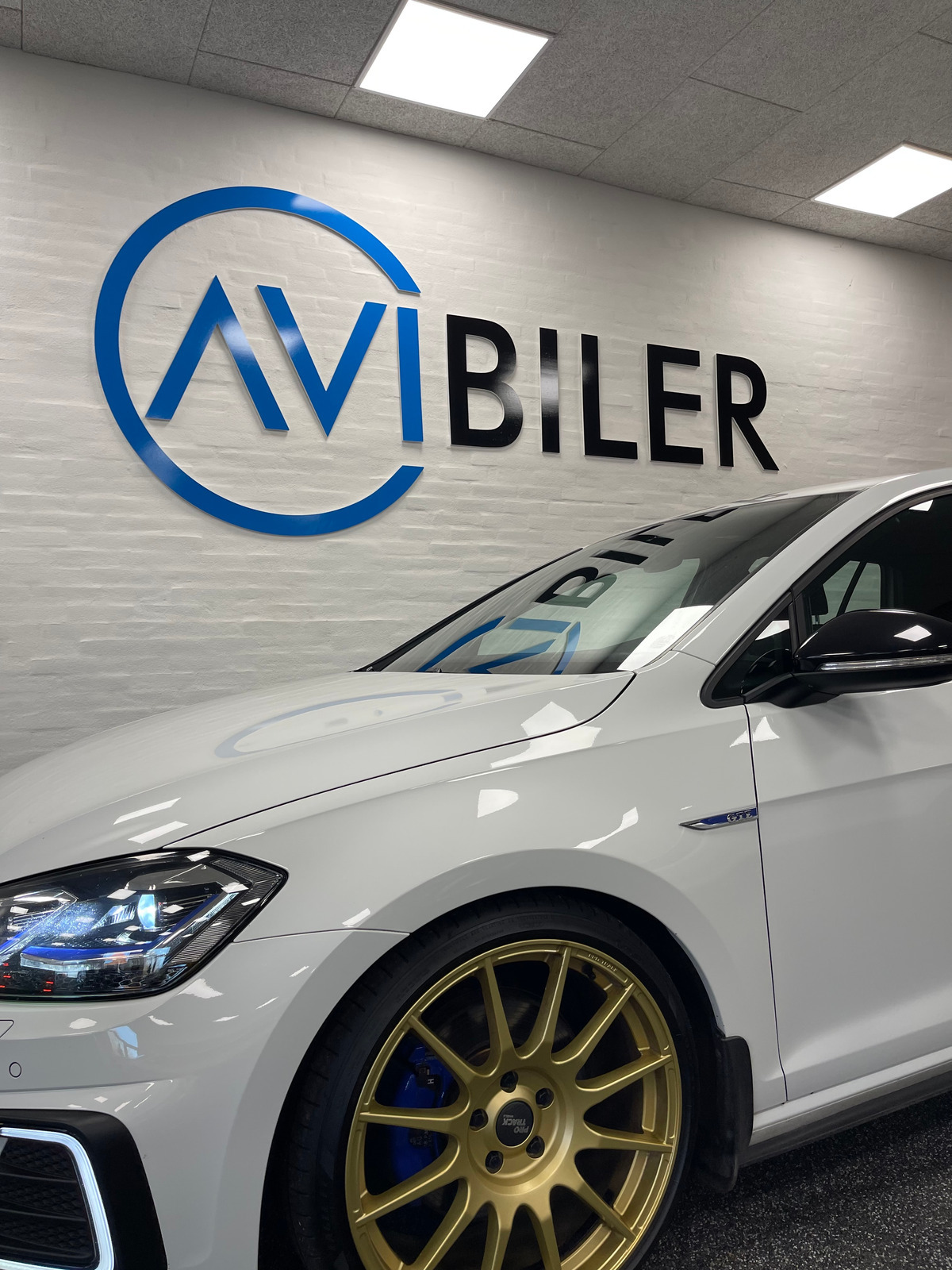 Hvid VW Golf VII fra 2020