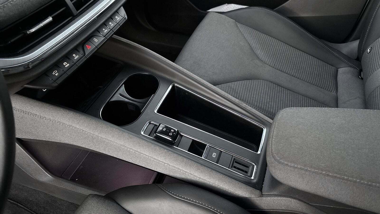 Hvid Skoda Enyaq fra 2023