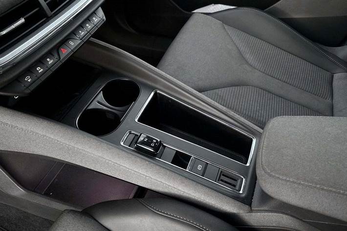 Hvid Skoda Enyaq fra 2023