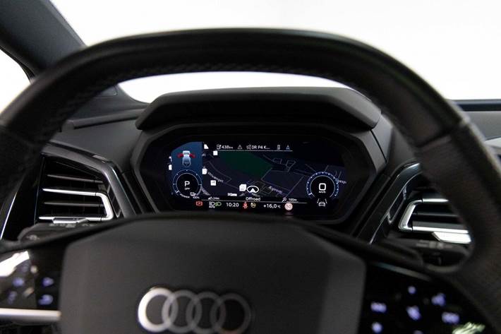 Grå Audi Q4 e-tron fra 2023