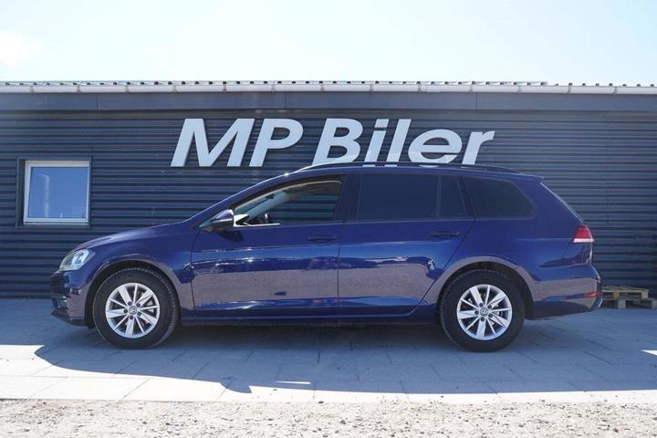 Blå VW Golf VII fra 2020