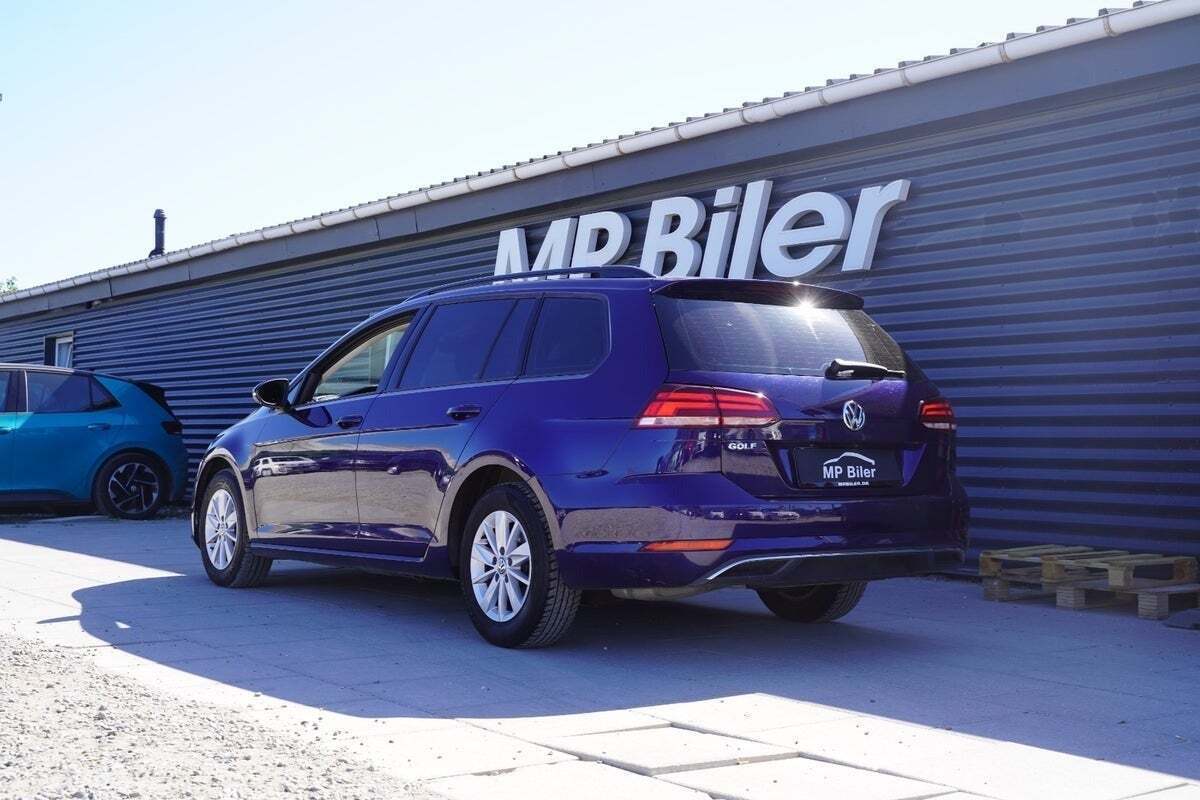 Blå VW Golf VII fra 2020