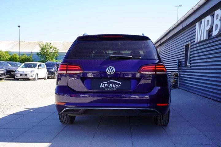 Blå VW Golf VII fra 2020