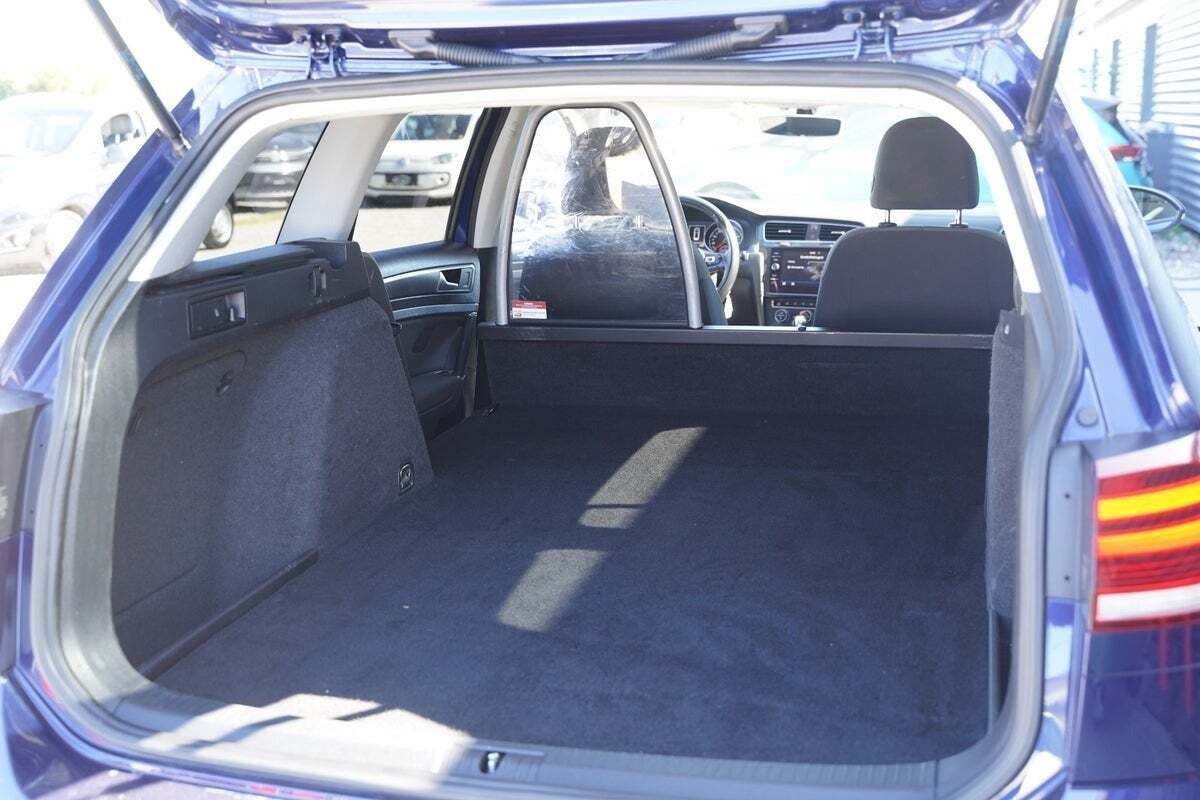 Blå VW Golf VII fra 2020