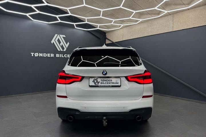 Blå BMW X3 fra 2018