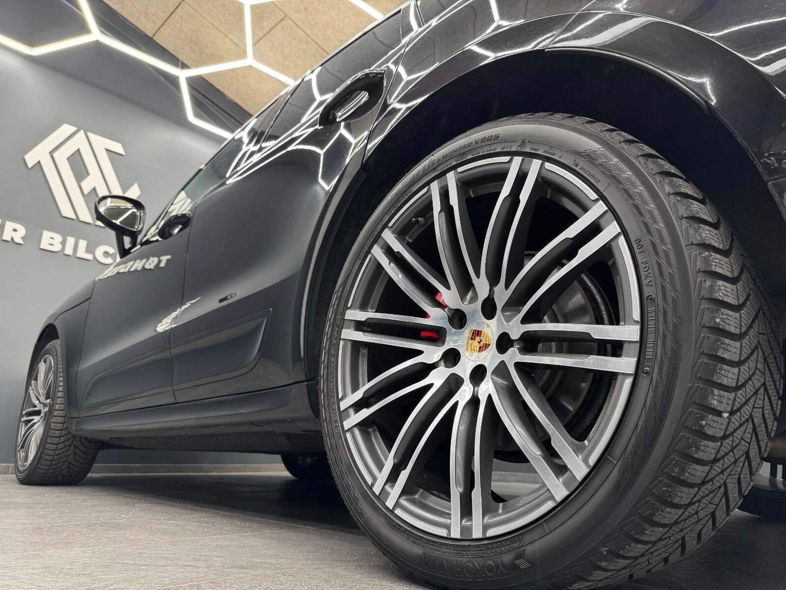 Sort Porsche Macan GTS fra 2017