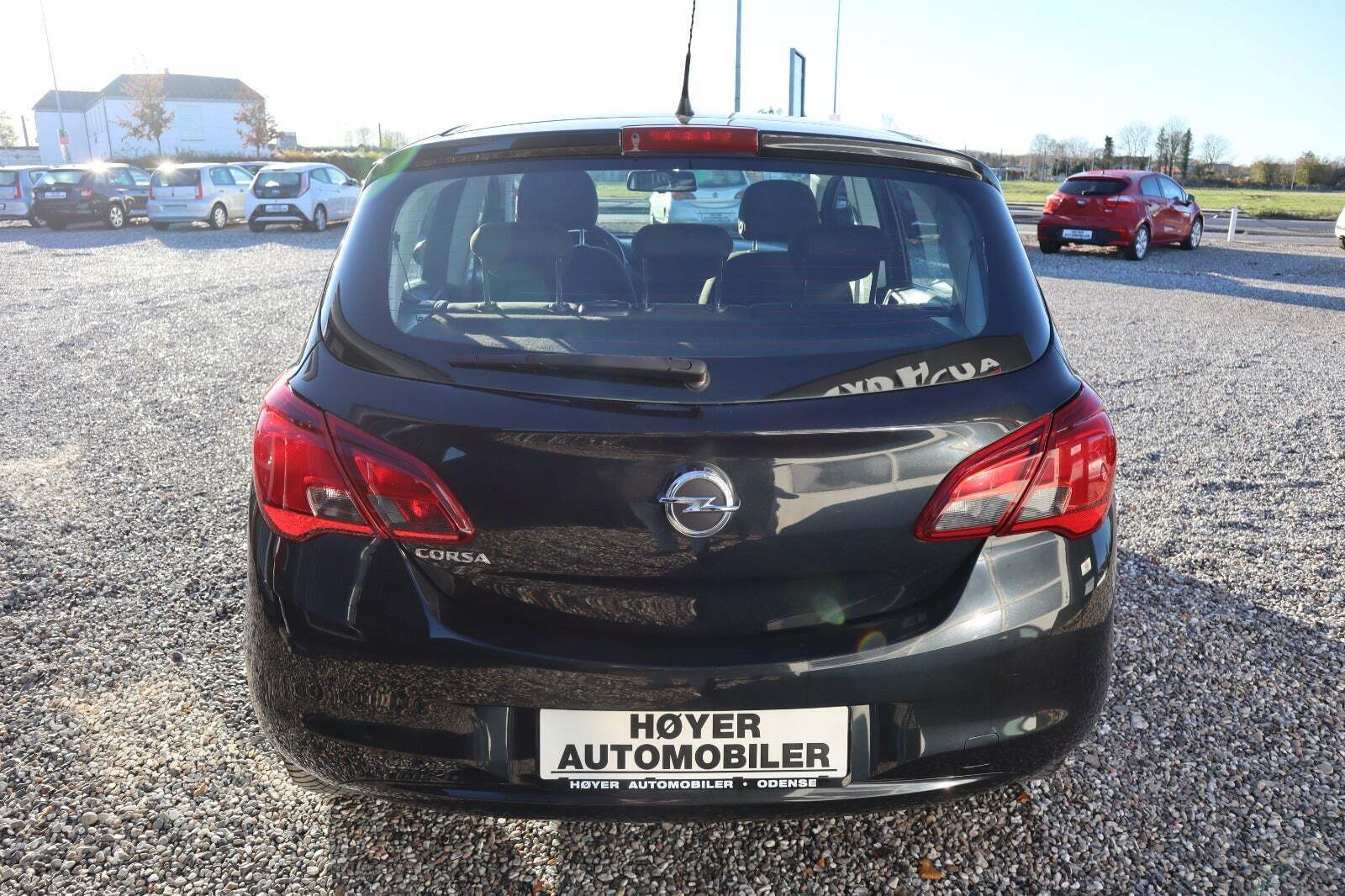 Sort Opel Corsa fra 2015