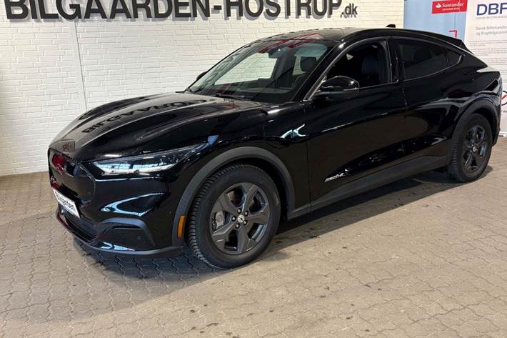 Sort Ford Mustang Mach-E fra 2021 set udefra