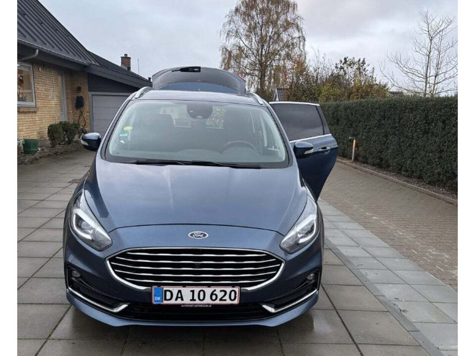 Blå Ford S-MAX fra 2020