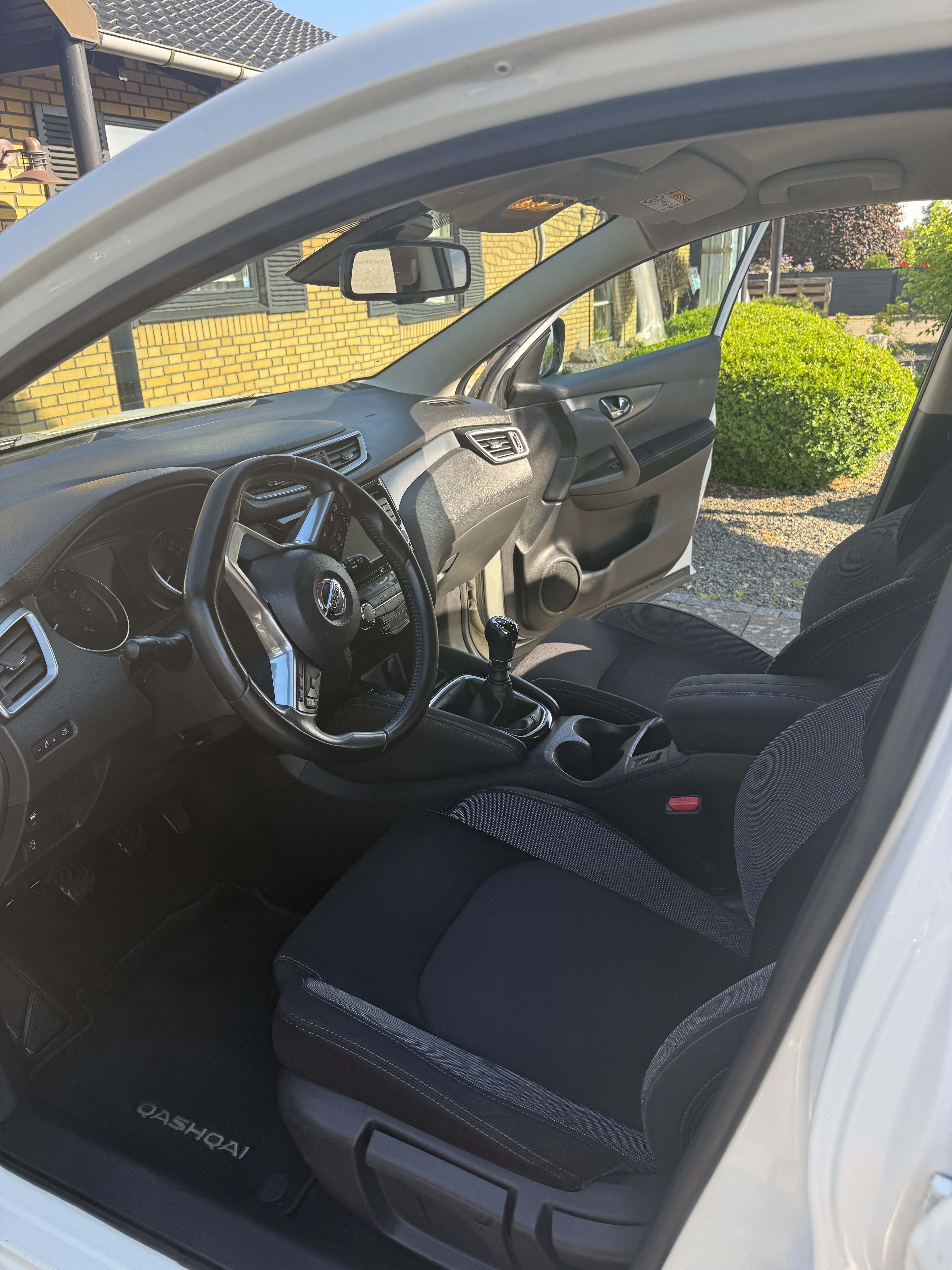 Nissan Qashqai 1,2 DIG-T 115 6 M/T