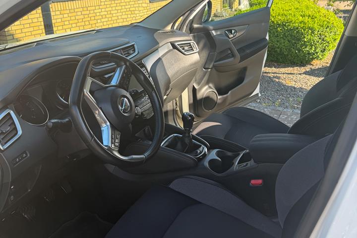 Hvid Nissan Qashqai fra 2018