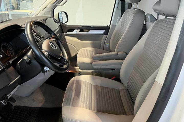 Hvid VW California fra 2018 set indefra