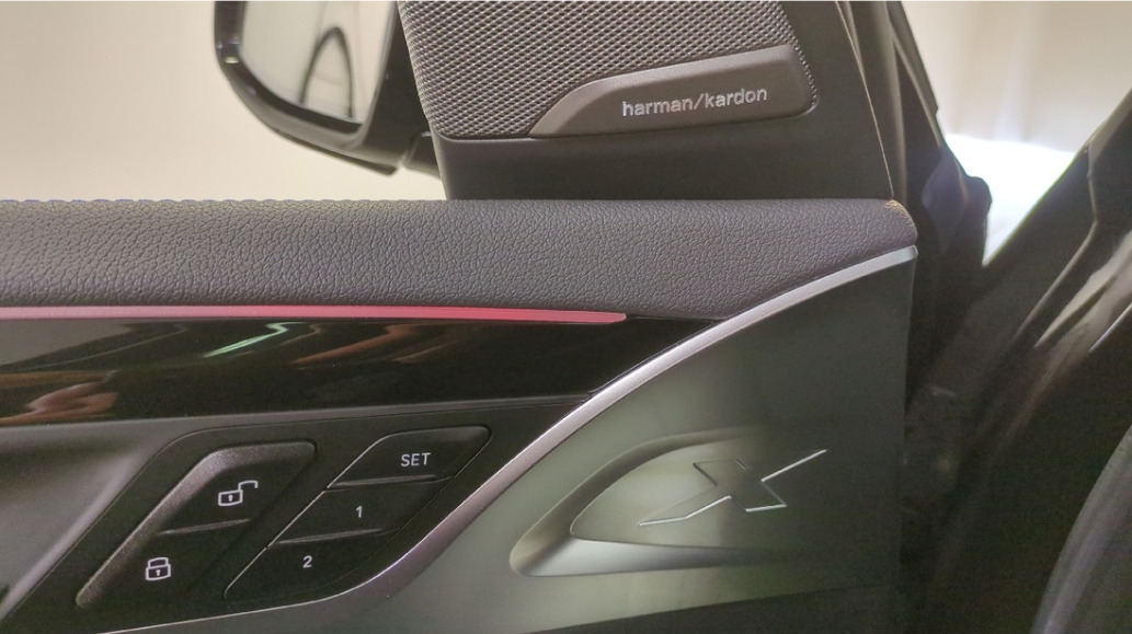 Grå BMW iX3 fra 2023