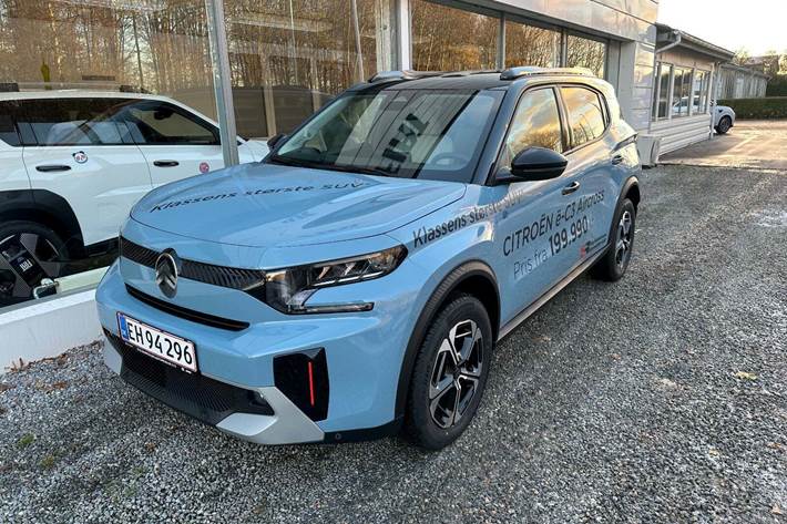 Blå Citroën e-C3 Aircross fra 2025 set udefra