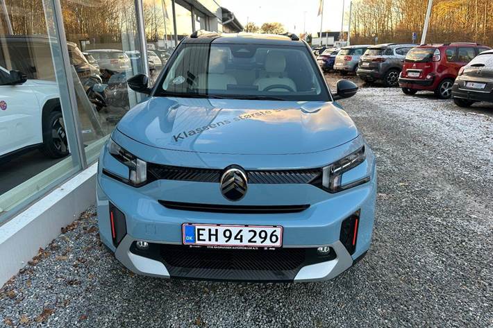 Blå Citroën e-C3 Aircross fra 2025 set udefra