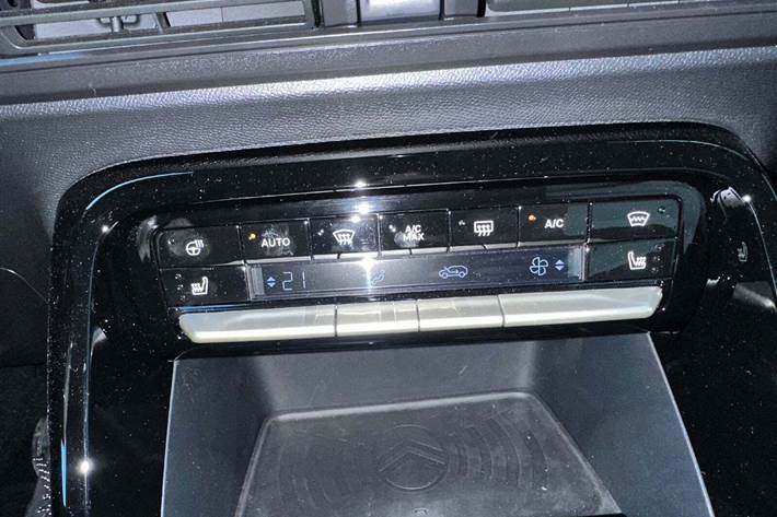 Blå Citroën e-C3 Aircross fra 2025 set indefra