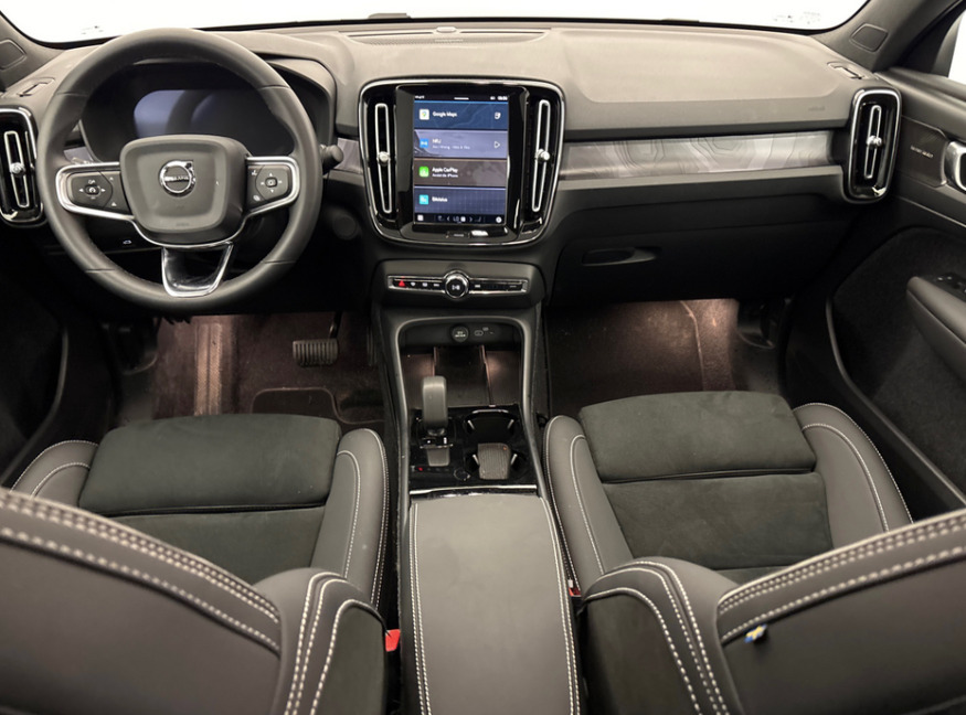 Volvo EC40 Extended Range Black Edition