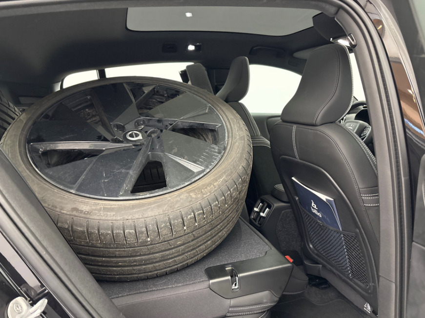 Volvo EC40 Extended Range Black Edition