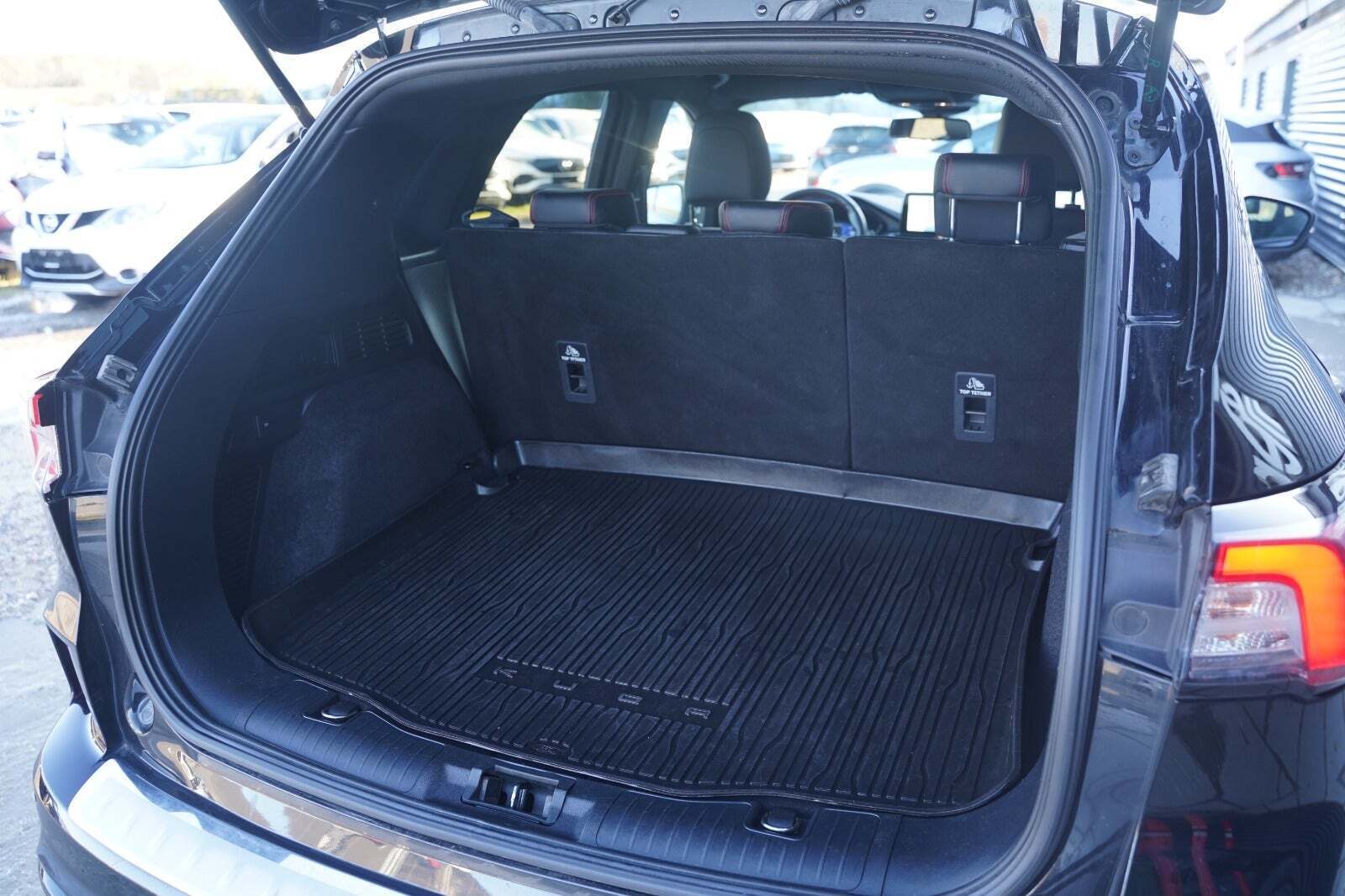 Sort Ford Kuga fra 2020