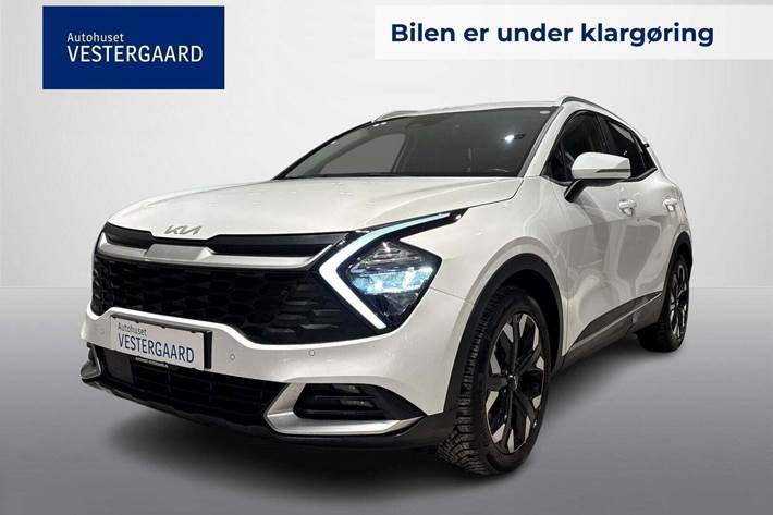 Hvid Kia Sportage fra 2022 set udefra