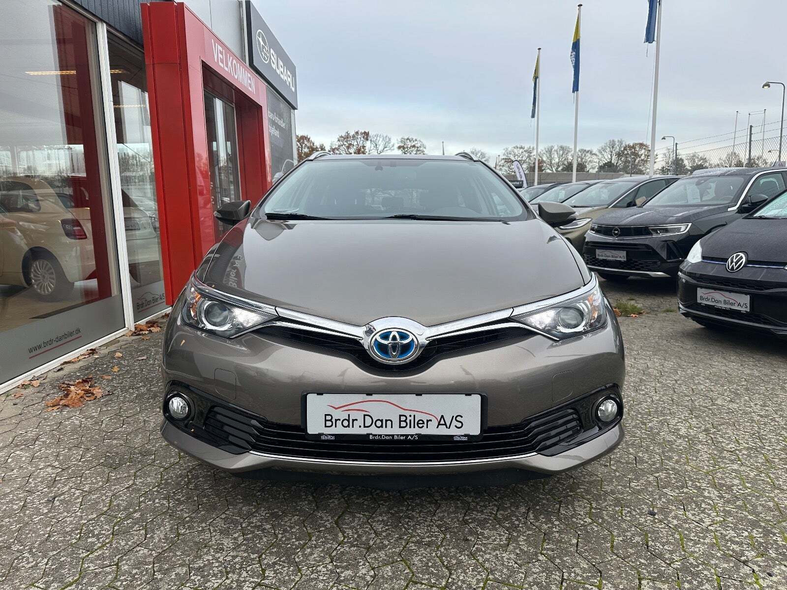 Grå Toyota Auris fra 2015