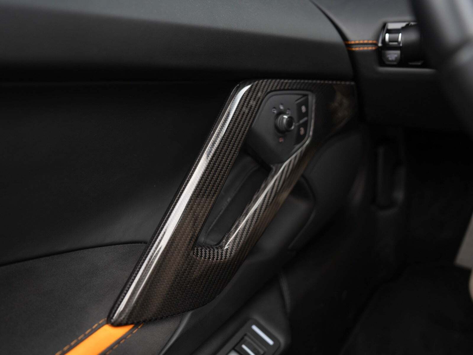 Grå Lamborghini Aventador fra 2018