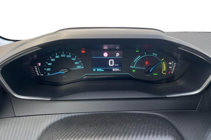 Grå Peugeot e-208 fra 2025