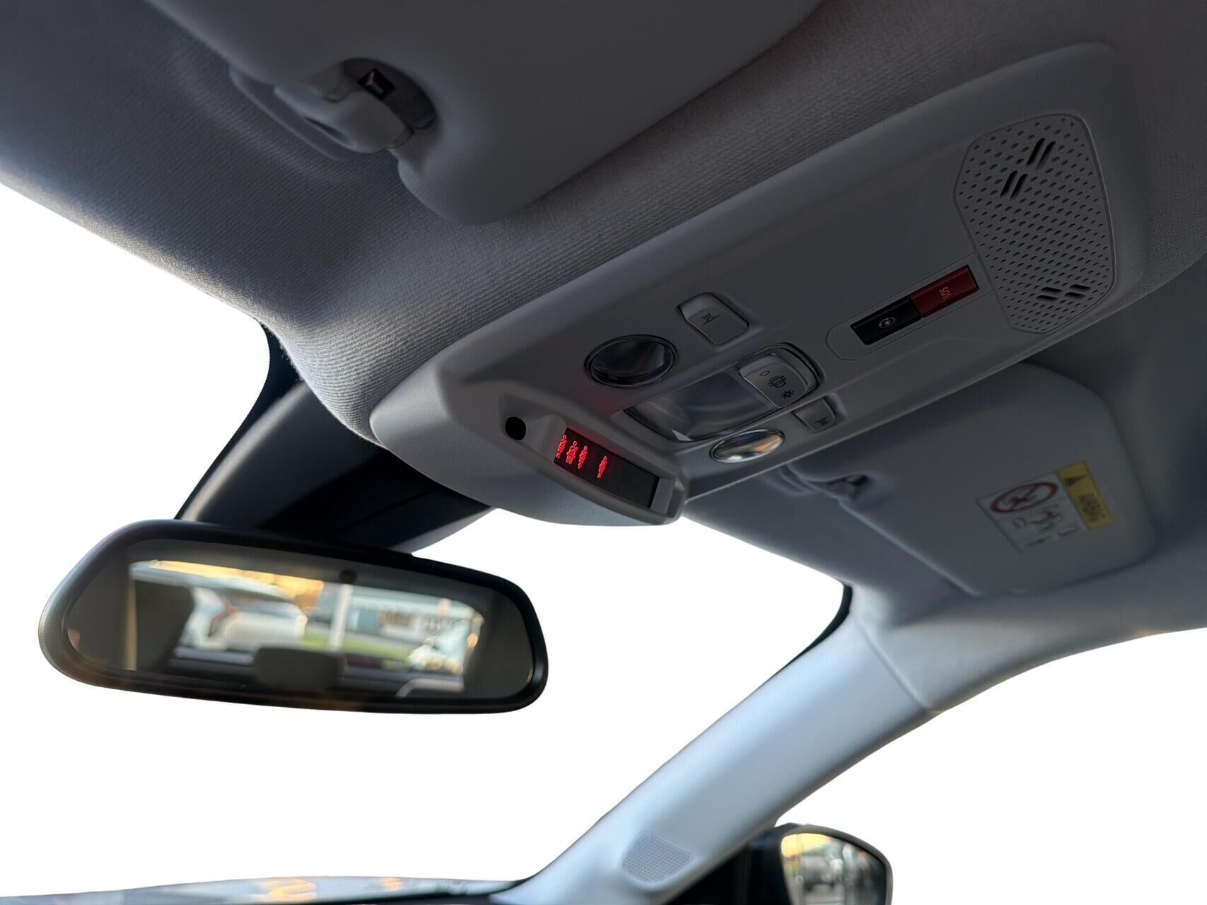 Hvid Opel Mokka-e fra 2024